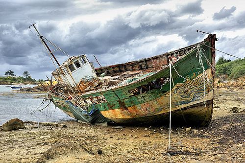 Polynésie : 11 épaves maritimes ciblées, une opération de dépollution lancée pour protéger les lagons