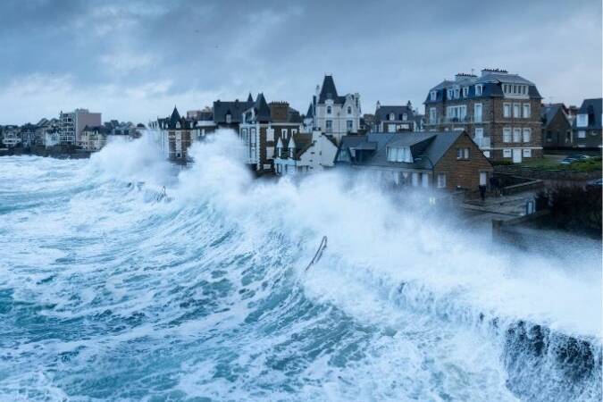 Vents violents à Saint-Pierre-et-Miquelon : transports suspendus et services publics perturbés