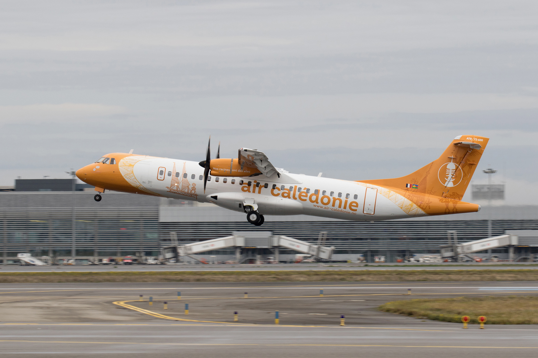 Air Calédonie vers Tontouta : la province des Îles réclame un moratoire et dénonce un risque de fracture territoriale