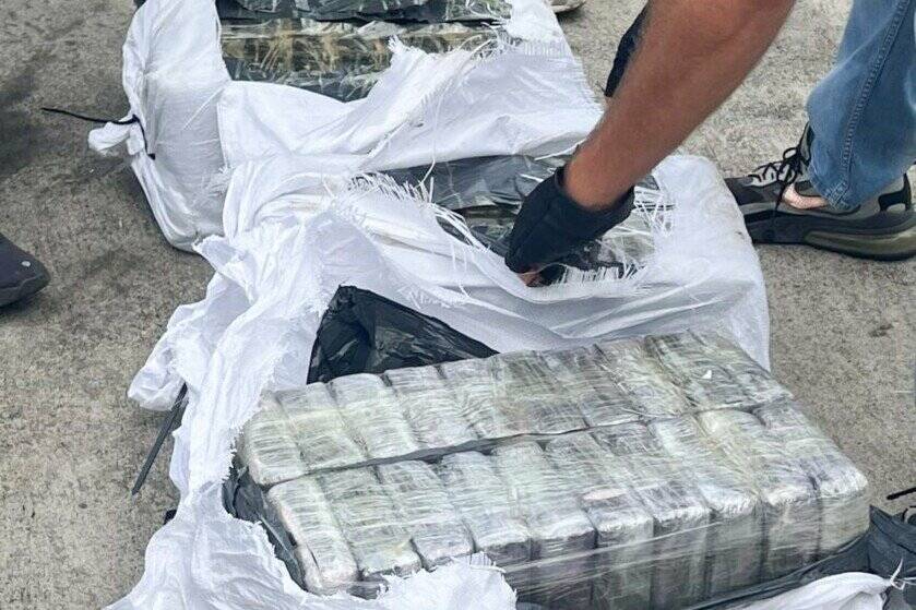 Au Marin, une yole de pêche interceptée avec 561 kg de cocaïne : 32 millions d’euros saisis