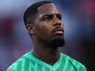 Mercato : Mike Maignan se projette à Milan et le club veut le verrouiller