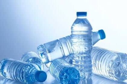 Saint Pierre et Miquelon, l’eau en bouteille s’impose mais le plastique inquiète