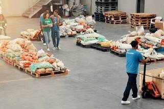 Depuis la Martinique, près de deux tonnes de dons prennent la route de la Jamaïque après l’ouragan Mélissa