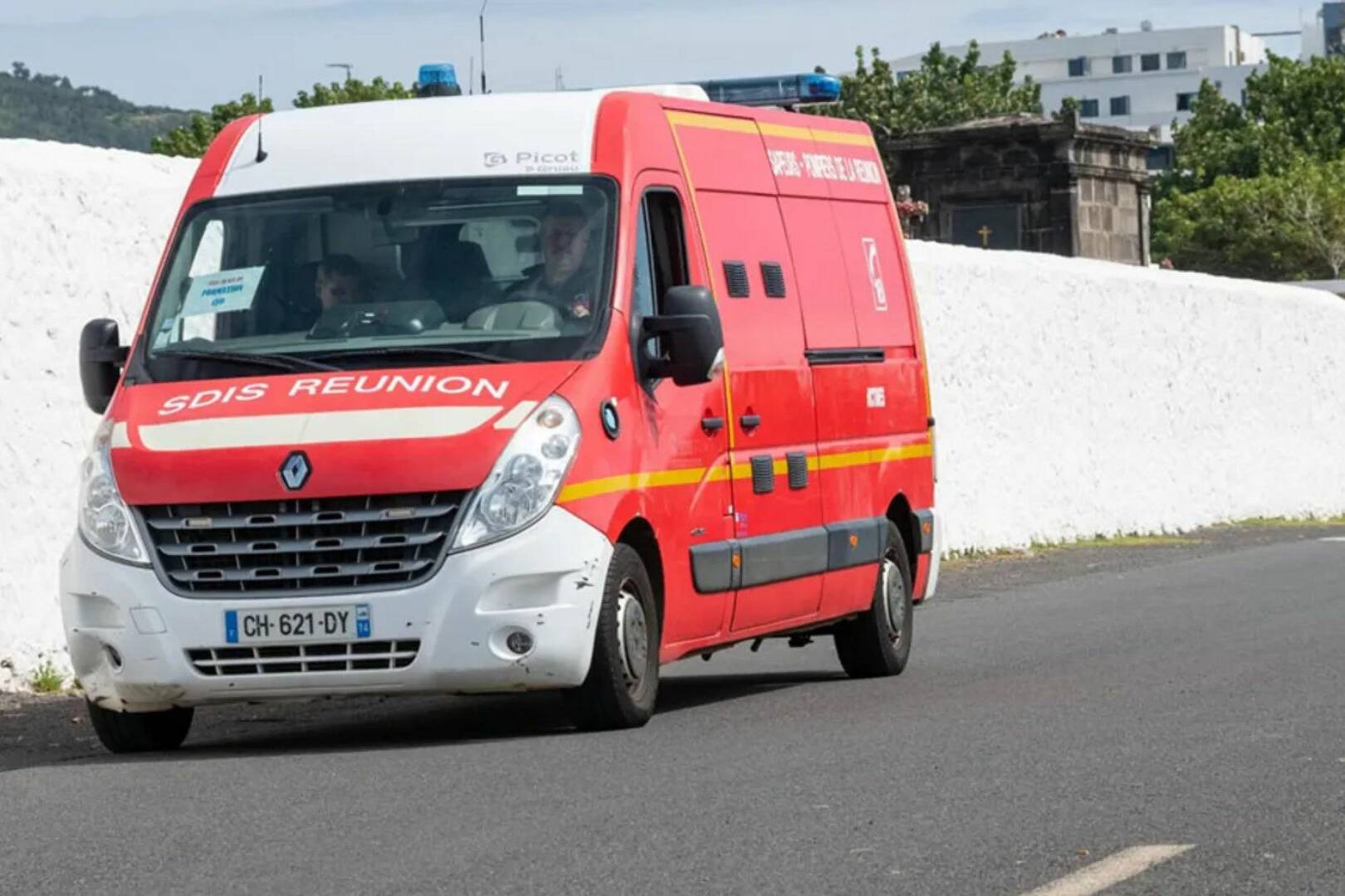 Saint-Pierre : un cycliste entre la vie et la mort après un délit de fuite à Bois d’Olives