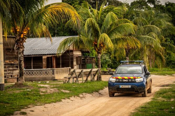 Guyane : le placement des enfants de Papaïchton ravive les tensions entre justice et autorités coutumières