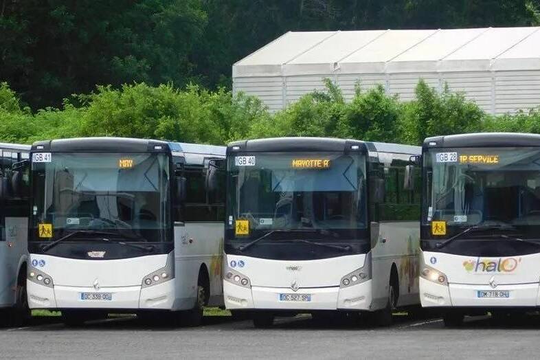 Mayotte : huit bus scolaires vandalisés, plusieurs lignes supprimées