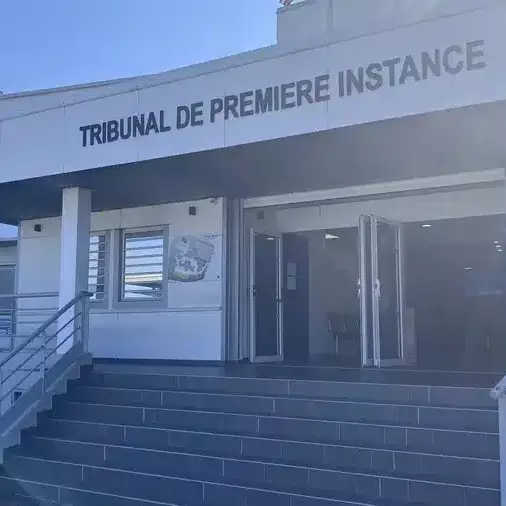 Nouméa : 70 000 francs d’amende après une intrusion nocturne armée sur la propriété Renard
