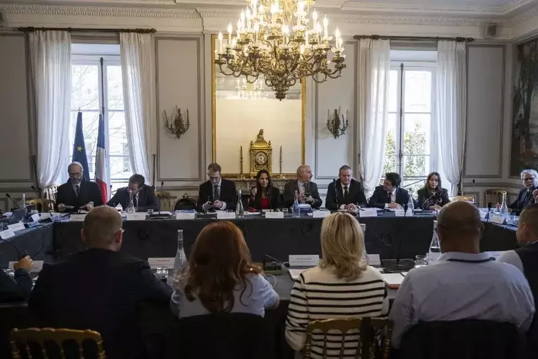 Nouvelle-Calédonie : l’État poursuit le dialogue institutionnel malgré le boycott indépendantiste