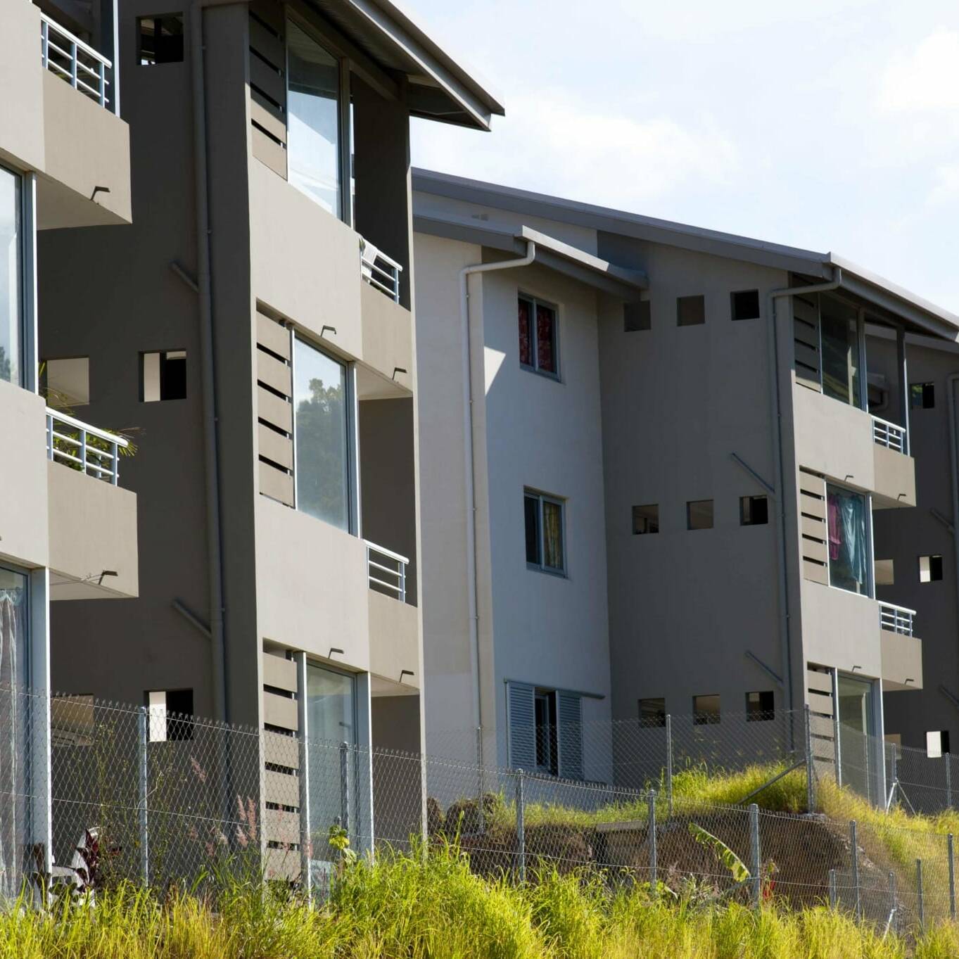 Nouvelle-Calédonie : les syndicats dénoncent la “captation” du Fonds social de l’habitat