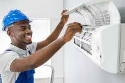 Guadeloupe : la climatisation s’impose dans les foyers, au prix d’un défi énergétique