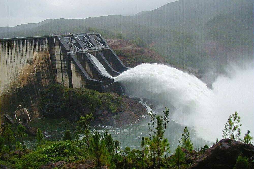 Nouvelle-Calédonie : après un incident de foudre à Yaté, le réseau électrique sécurisé par des moyens alternatifs