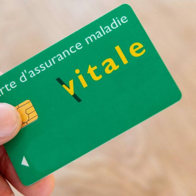 Carte Vitale : vers l’égalité pour les Ultramarins du Pacifique en Hexagone ?