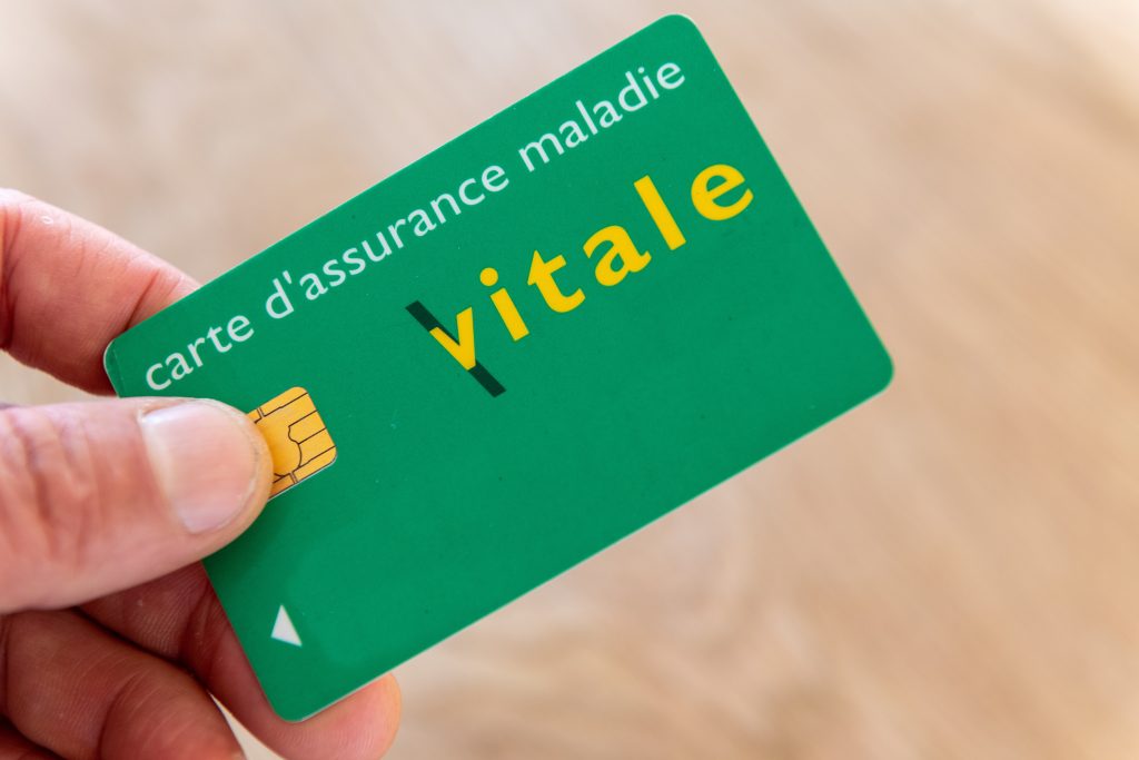 Carte Vitale : vers l’égalité pour les Ultramarins du Pacifique en Hexagone ?