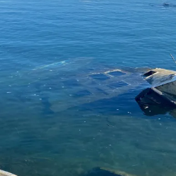 Cyclone Chido à Mayotte, les épaves continuent d’être extraites du port de Mamoudzou