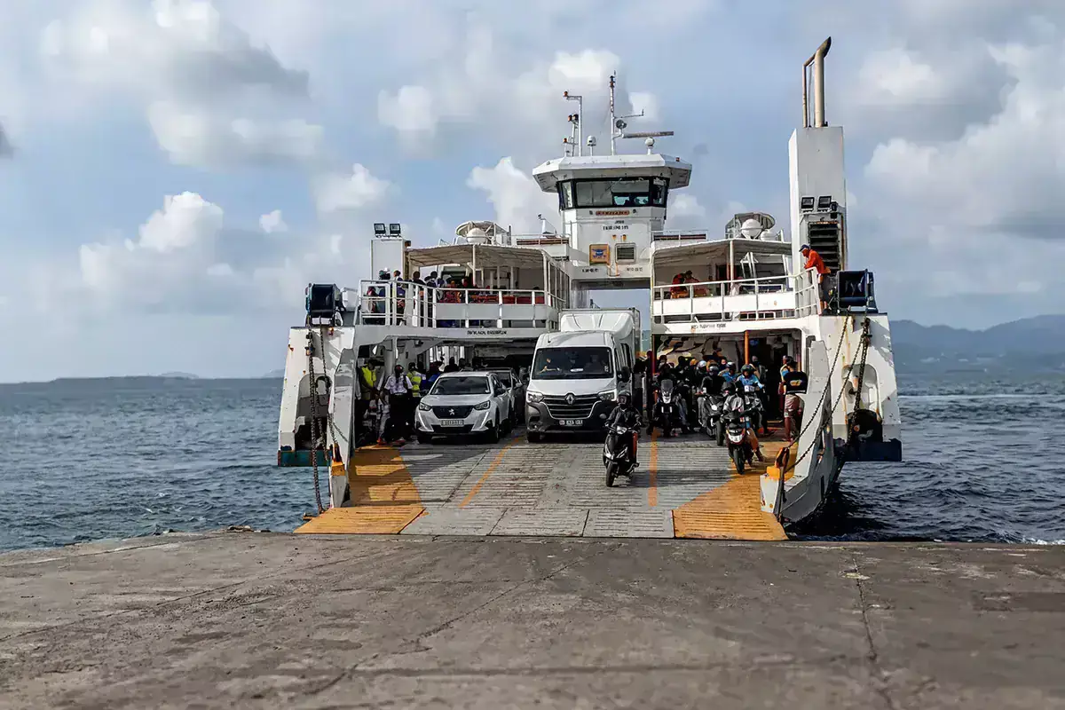 Mayotte : le quai Issoufali rouvre à Dzaoudzi, un soulagement pour les passagers des barges