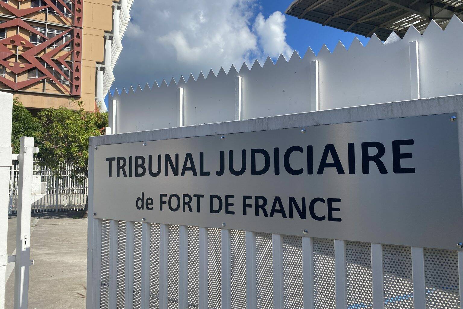Procès des « Grands Frères » : le tribunal relaxe massivement, mais prononce aussi du sursis et de la prison ferme