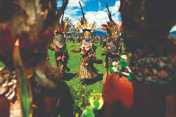 “Time for Papua” : aux Pays-Bas, l’art papou comme cri d’identité et de liberté