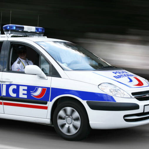 Paris : un Guyanais armé d’un couteau grièvement blessé par la police dans le XIIIe arrondissement