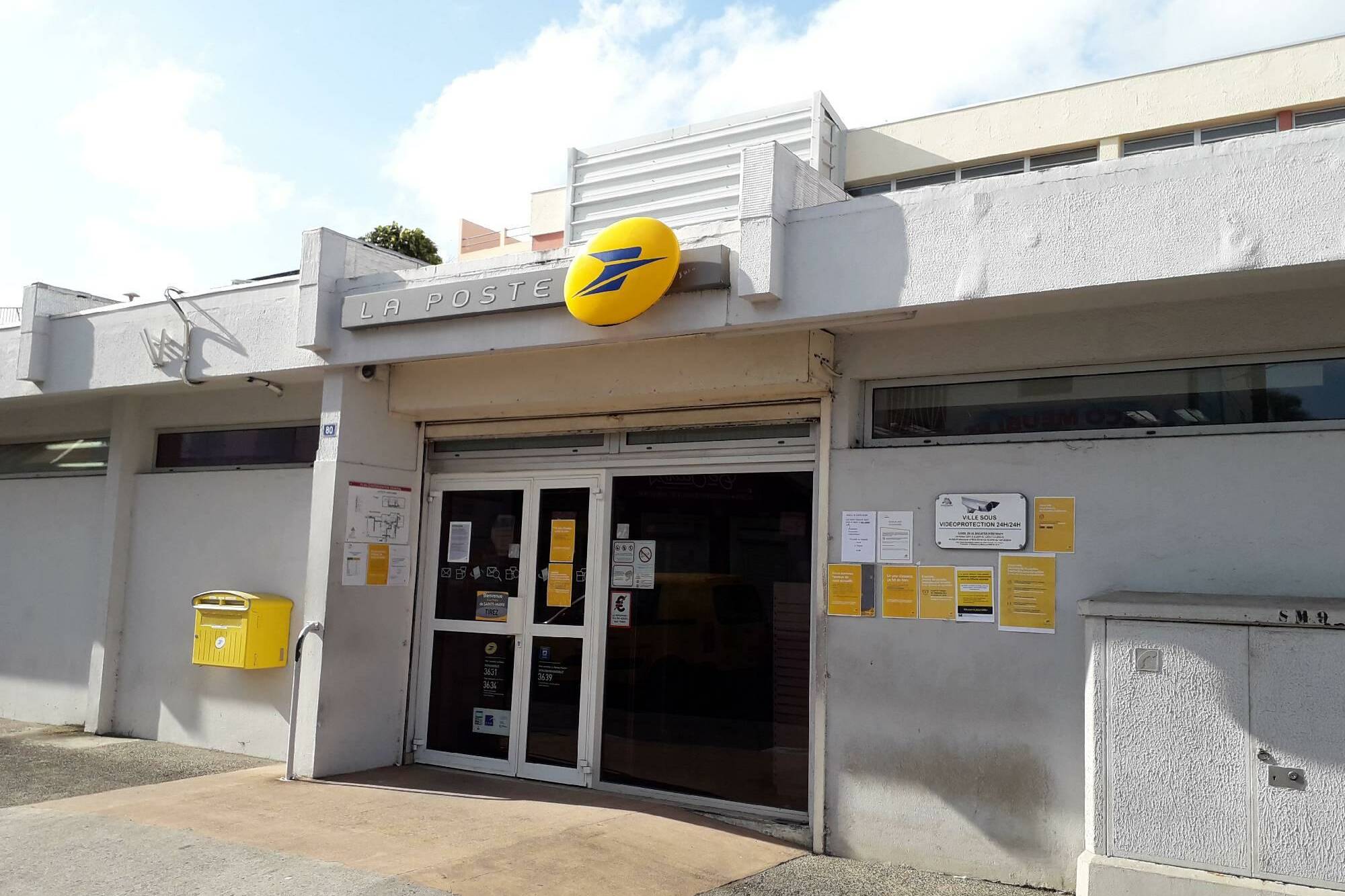 Martinique: à Dillon, La Poste cale et le courrier s'entasse