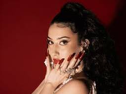 Musique : Naïka signe un hymne féministe qui enflamme les réseaux