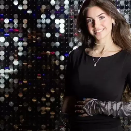 Saint-Pierre-et-Miquelon : une étudiante relève le défi d’un concours de beauté inclusif « Miss Petite Universe »