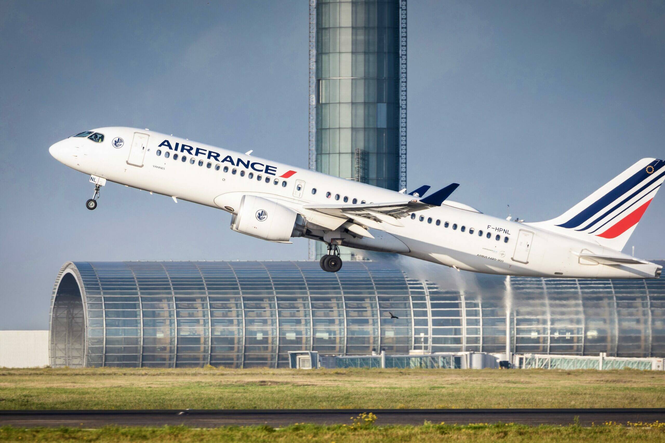 Transport aérien : la flambée du pétrole pousse les billets vers le haut