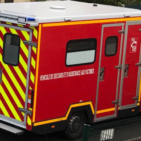 Violente agression à la bouteille : une jeune femme grièvement blessée, l’émotion grandit