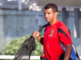 Rugby : la légende du XV de France Émile Ntamack en stage avec les jeunes à La Réunion