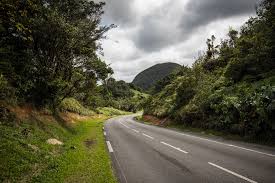 Guadeloupe : un poids lourd renversé paralyse la route des Mamelles