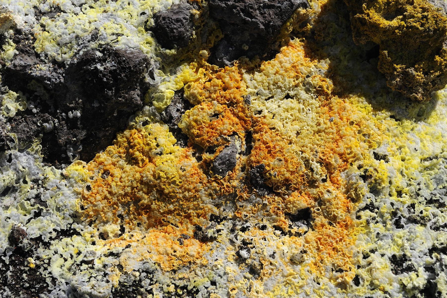 Piton de la Fournaise : pic de pollution au soufre, vigilance accrue autour du volcan