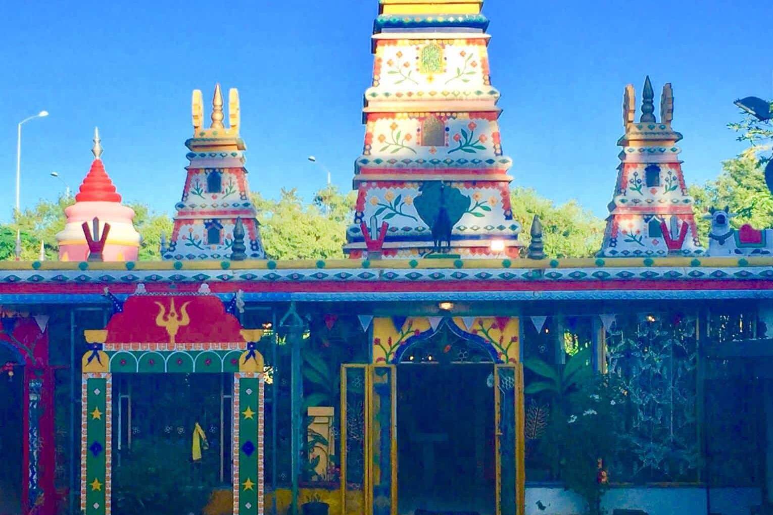 La Réunion : une marche sur le feu perpétue une tradition hindoue à Gillot