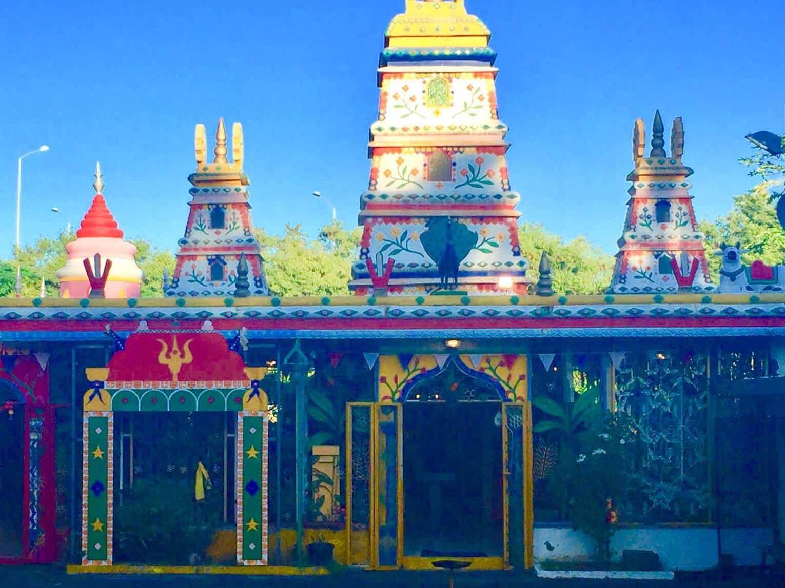 La Réunion : une marche sur le feu perpétue une tradition hindoue à Gillot