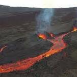 La Réunion : une coulée de lave menace la Route des Laves, vigilance renforcée à Saint-Philippe