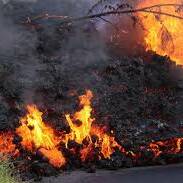 La Réunion : la lave coupe de nouveau la RN2, vigilance maximale autour du volcan