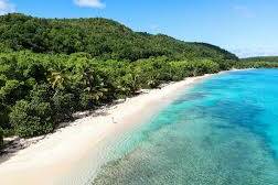 Marie-Galante : une brigade verte mobilisée pour défendre les plages et sensibiliser le public