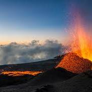 Piton de la Fournaise : l’éruption repart de plus belle avec une nouvelle fissure