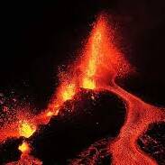 Piton de la Fournaise : un nouveau cône en formation, l’éruption monte en puissance