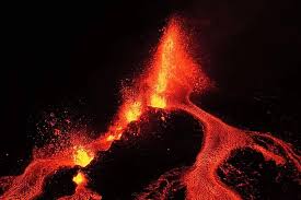 Piton de la Fournaise : un nouveau cône en formation, l’éruption monte en puissance