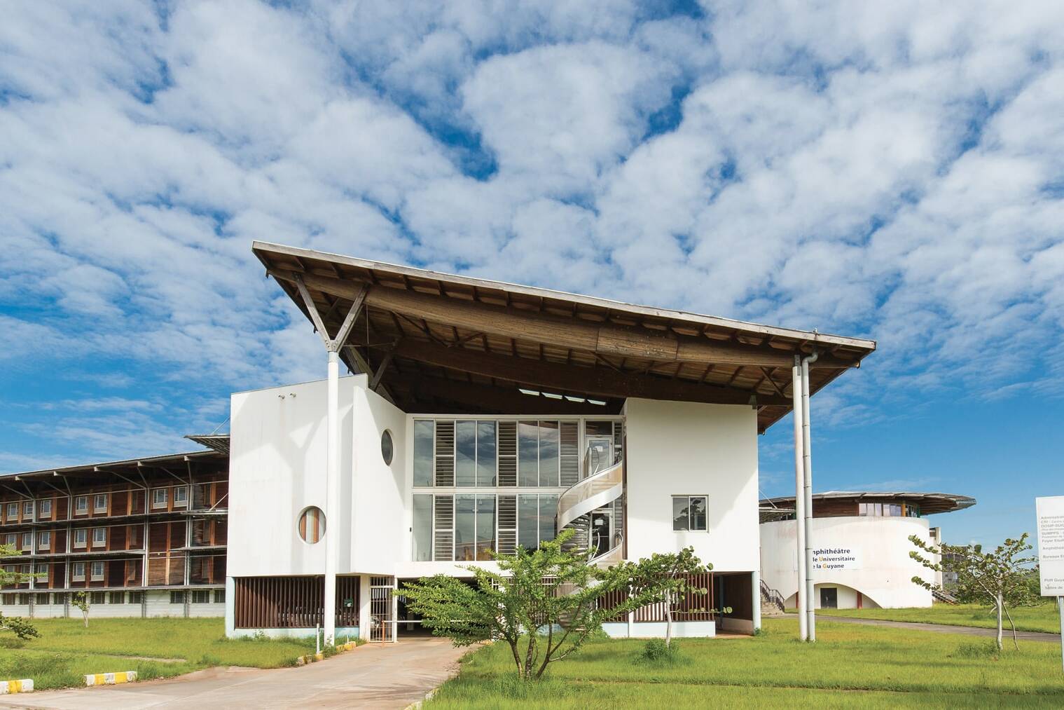 Guyane : le président de l’université suspendu après des soupçons de violences sexuelles
