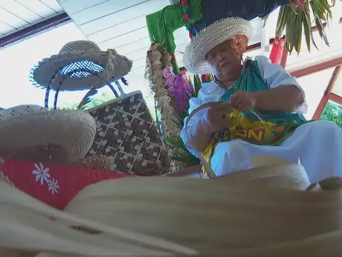 Mama Mélia, 76 ans et la main ferme: quand le pae'ore résiste au grand oubli