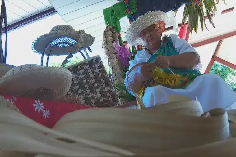 Mama Mélia, 76 ans et la main ferme: quand le pae'ore résiste au grand oubli