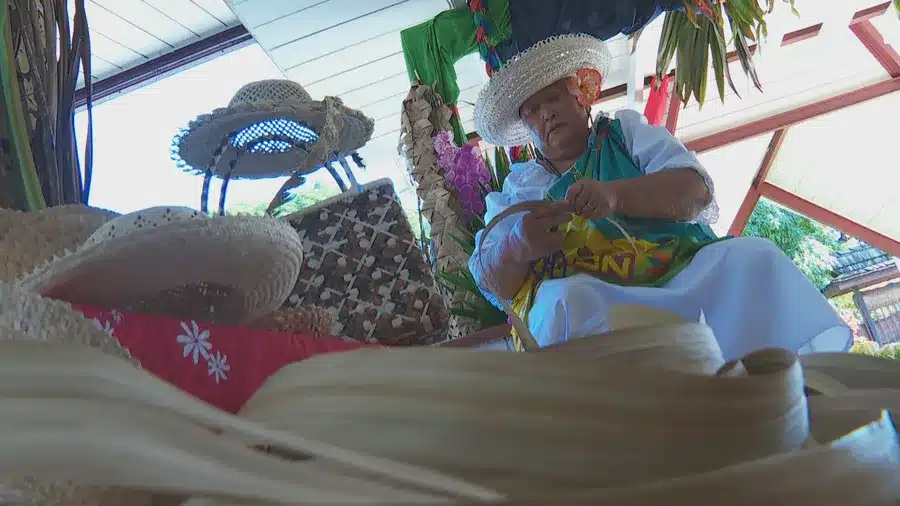 Mama Mélia, 76 ans et la main ferme: quand le pae'ore résiste au grand oubli