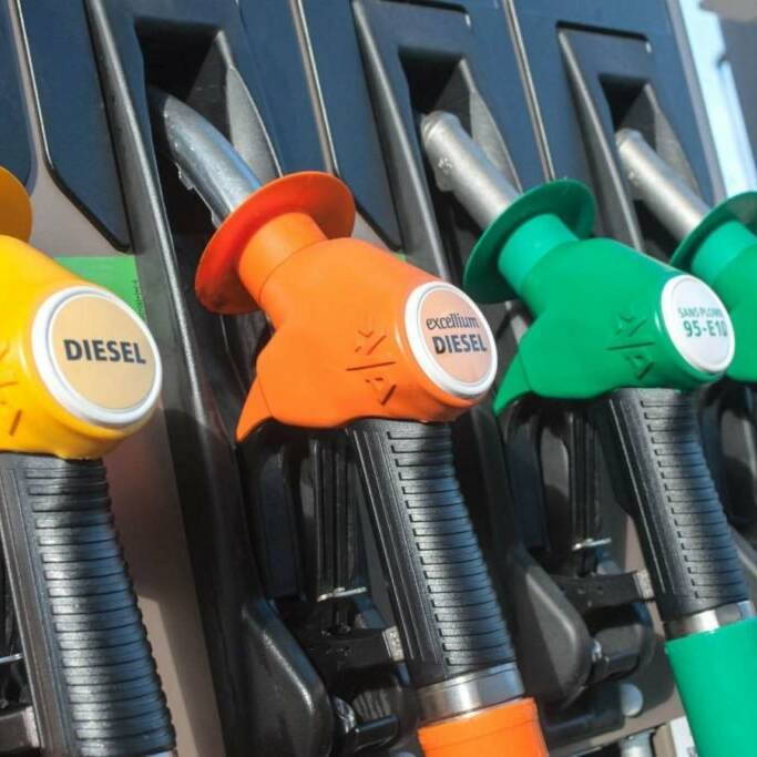 Carburants en Guadeloupe : l'essence dépasse les 2 euros, le gazole recule