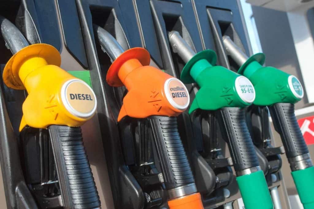 Carburants en Guadeloupe : l'essence dépasse les 2 euros, le gazole recule