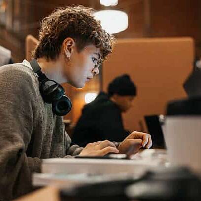 La Nouvelle-Calédonie recense ses étudiants pour préparer les besoins de la fonction publique