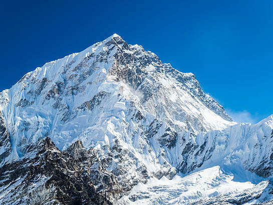 Everest : la Réunionnaise Nelsia Dejar franchit un cap décisif à 6 500 mètres