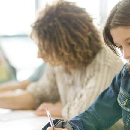 À La Réunion, les lycéens profitent des vacances pour préparer le baccalauréat