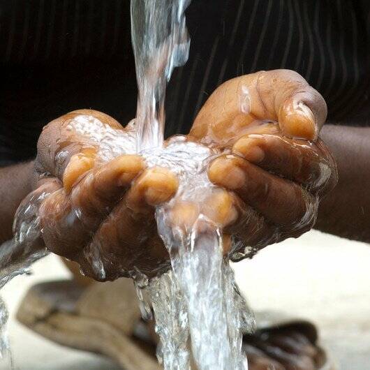 Pointe-Noire : des bactéries détectées dans l'eau de deux écoles, la municipalité contrainte de réagir dans l'urgence