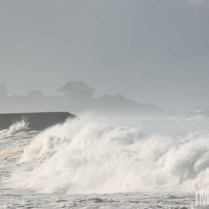 Forte houle à La Réunion : le littoral du Port et de Saint-Louis interdit d'accès