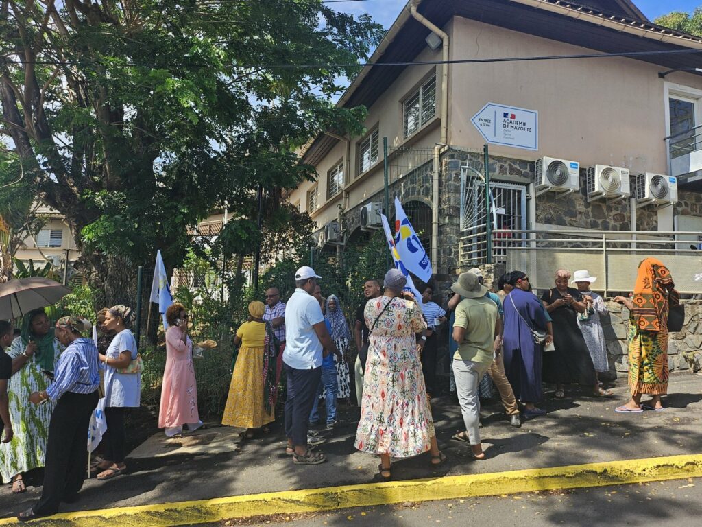 Mayotte : les enseignants se mobilisent pour défendre les accompagnants AESH